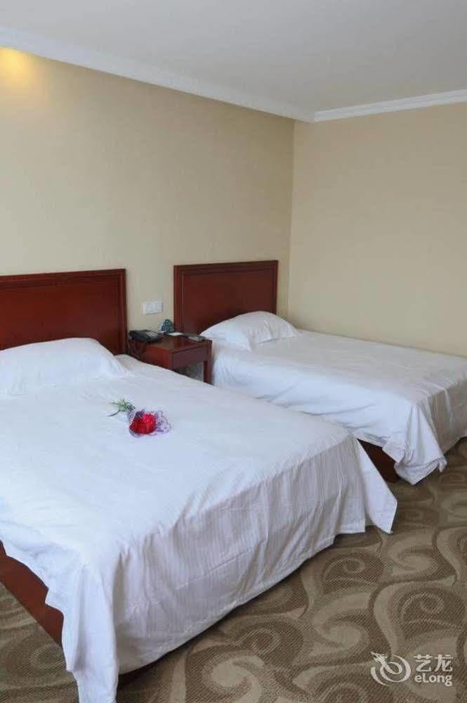 Greentree Inn Shanghai Pudong Airport Huaxia East Road Railway Station Shell Hotel Exterior photo